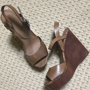 Also wedge shoes 👠